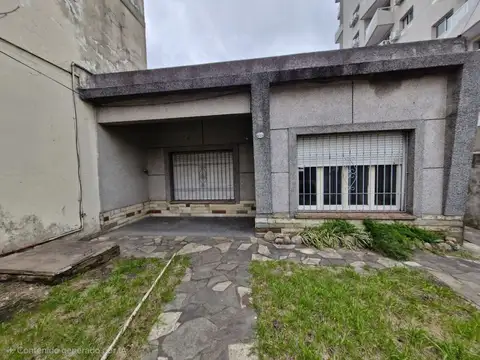 CASA 3 AMB. COCHERA.JARDIN. PATIO. CASEROS
