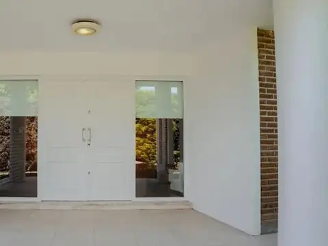 Casa en Venta en Villa Elisa, USD 350.000