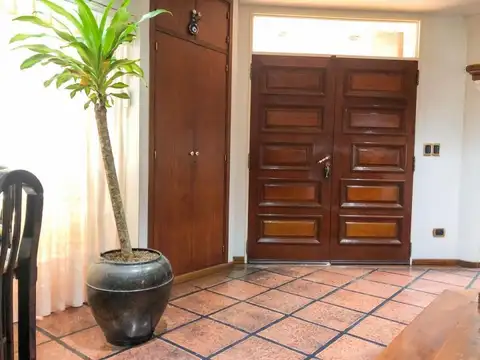 Casa en Venta en Villa Luzuriaga, USD 520.000