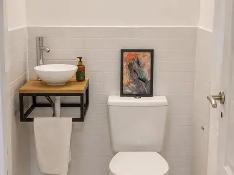 Casa en Venta sobre gran terreno de 3.097 m², con galería, parrilla y pileta - Barrio San Jorge