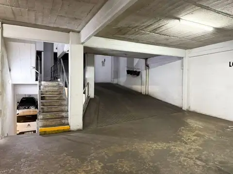 COCHERA EN VENTA CON LAVADERO EN PLAZA SARMIENTO
