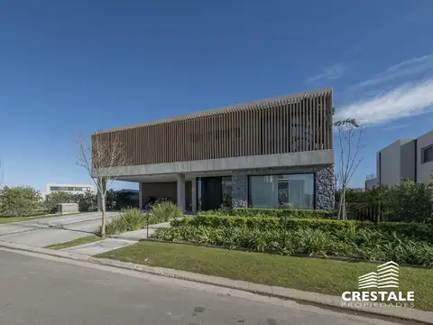 Venta / Permuta - Casa 4 dormitorios en barrio privado - Vida, Funes.