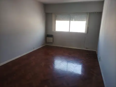 Valentin Gomez 3100, Departamento 3 Ambientes Reciclado a Nuevo, Piso Alto, Luminoso, Abasto