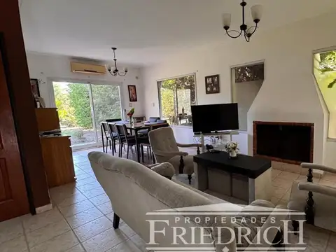 Casa 4 ambientes con 3 baños