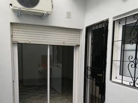 DEPARTAMENTO TIPO CASA DE 3 AMBIENTES CON PATIO Y TERRAZA