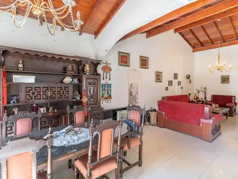 Casa 5 ambientes con 2 baños