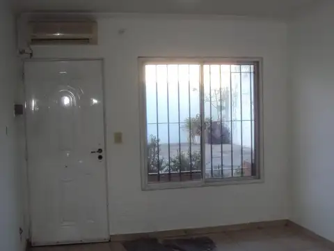 Depto Tipo Casa en Alquiler en Haedo, $ 800.000