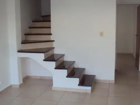 Depto Tipo Casa en Alquiler de 3 ambientes