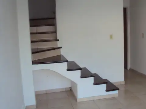 Depto Tipo Casa en Alquiler de 2 dormitorios