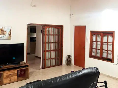 Casa 5 ambientes con 2 baños