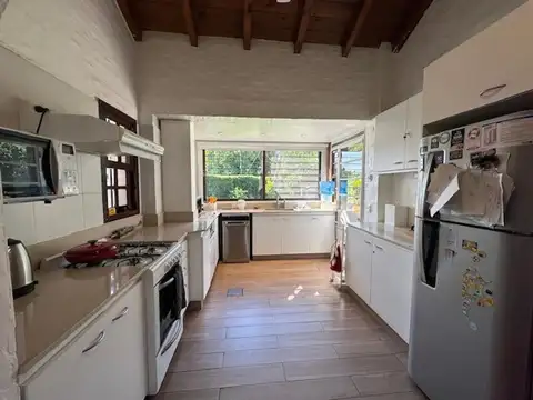 Casa 4 ambientes con 3 baños