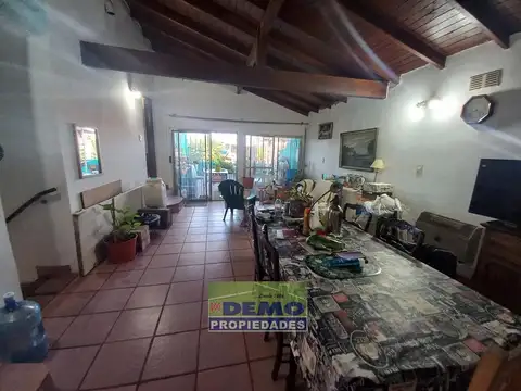 Casa 14 ambientes con 6 baños