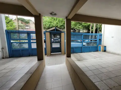 Venta en block de edificio - Morón