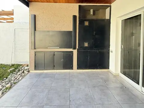 Casa 5 ambientes con 3 baños