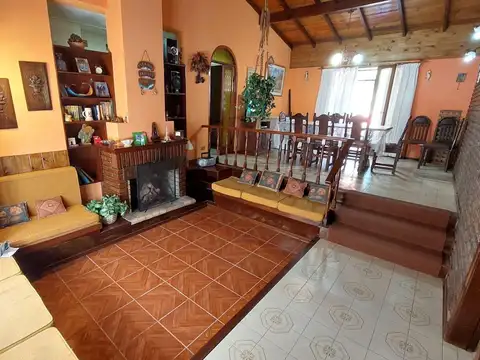 Casa en Venta con 2 cocheras