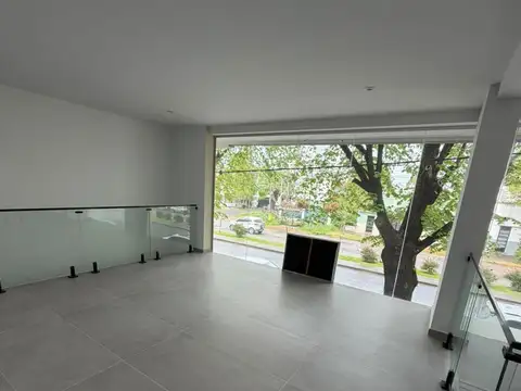 Local de 1 dormitorio con patio en alquiler en La Plata sobre diagonal 73 [Cod: 2852-474]