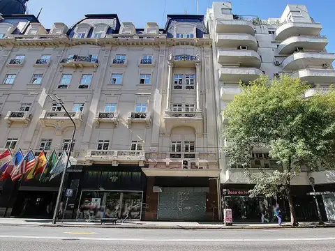Local comercial en Callao al 100, zona muy comercial a metros de Corrientes, alto transito peatonal