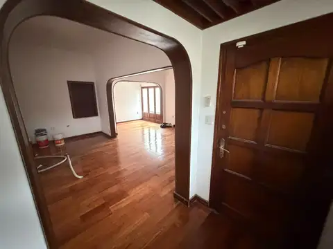 Depto Tipo Casa en Alquiler de 5 ambientes