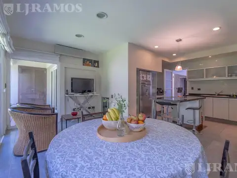 Casa 10 ambientes con 3 baños