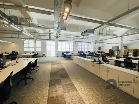 Edificio Comercial en Parque Patricios IMPECABLE! para entrar yaaa!