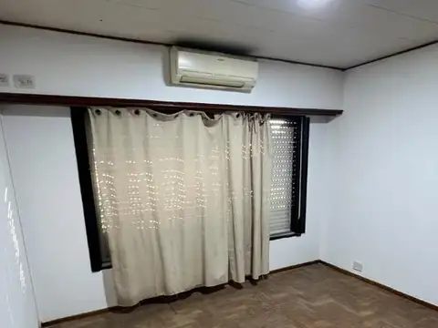 Casa en Alquiler con 2 cocheras