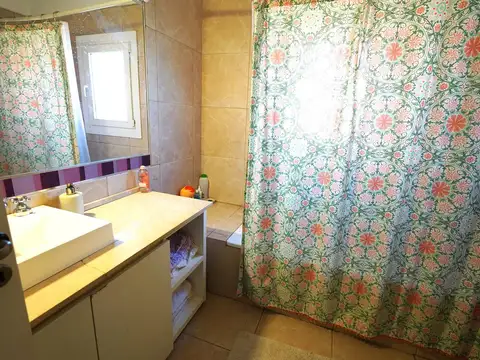 Casa en venta, 5 ambientes. B° Los ombues, Rincon de Milberg