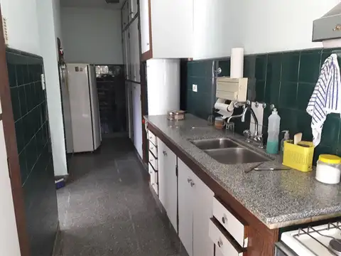 Casa 5 ambientes con 2 baños