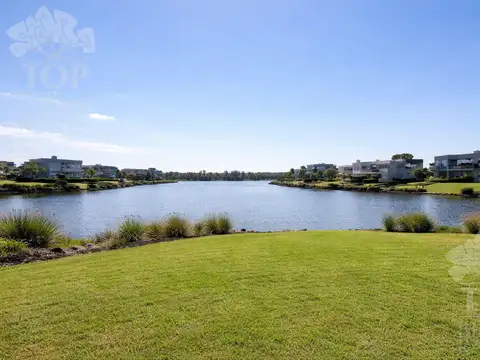 Hermoso lote al agua en el exclusivo barrio Amarras, Puertos del Lago, Escobar
