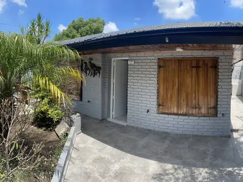 OPORTUNIDAD    Casa a reciclar, buena ubicación en Ituzaingó lado Norte.