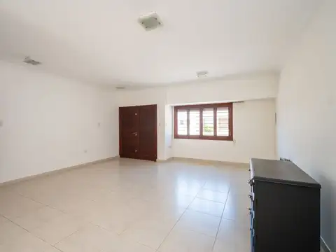 Casa 6 ambientes con 2 baños