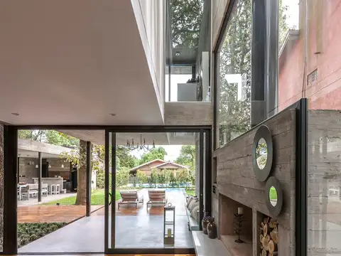 Casa en Venta con 3 cocheras