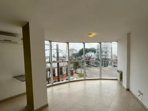 Sarmiento 100, Piso 1