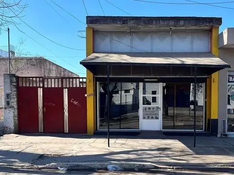 Casa 4 ambientes y local al frente Pontevedra