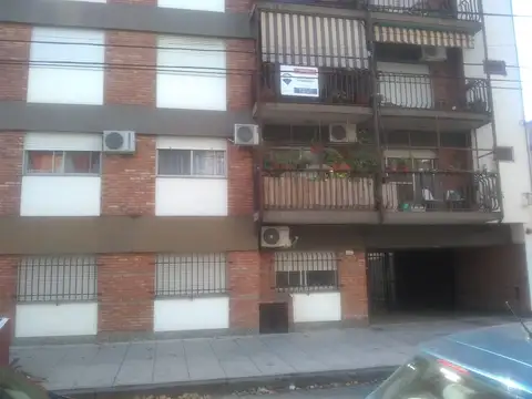 EXCELENTE UBICACION  - MUY BUEN 2 AMBIENTES