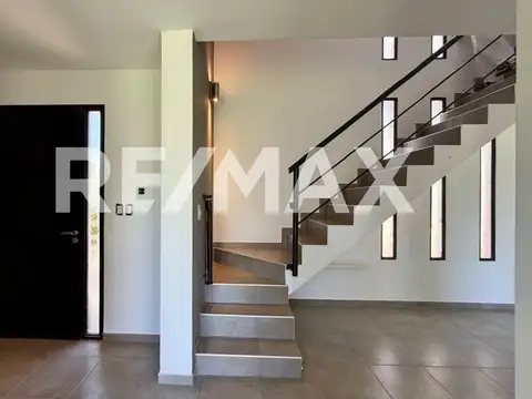 Casa 5 ambientes con 1 baño