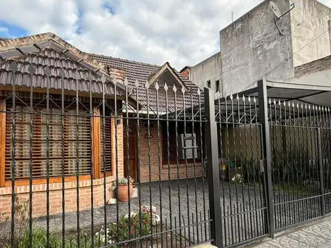 Casa en Tablada - casa de 3 ambientes en la tablada - patio grande - casa en excelente estado