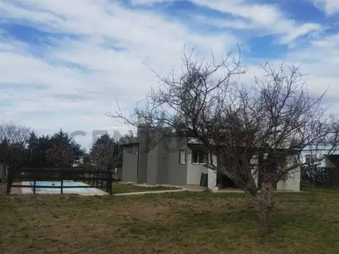 FINANCIA casa EXCELENTE estado a 400 Mts LAGO Potrero de Garay