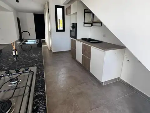 Casa en Alquiler con 1 cochera
