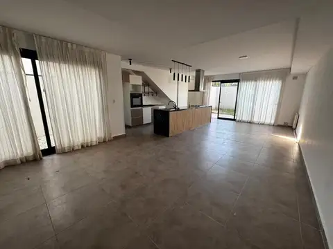 Casa en Alquiler de 3 dormitorios
