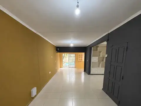 Casa en Alquiler con 2 cocheras