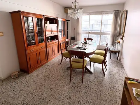 3 Ambientes con Amplio Balcón Corrido, Vista Abierta Al Frente, Muy Luminoso