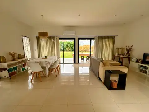 Casa en Venta con 5 cocheras