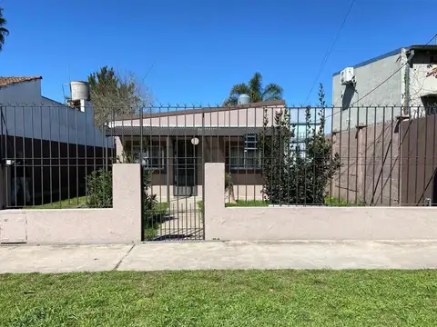 Casa en venta en Berisso, calle 38 e/126 y 127