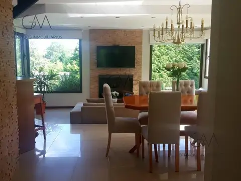 Casa 5 ambientes con 3 baños