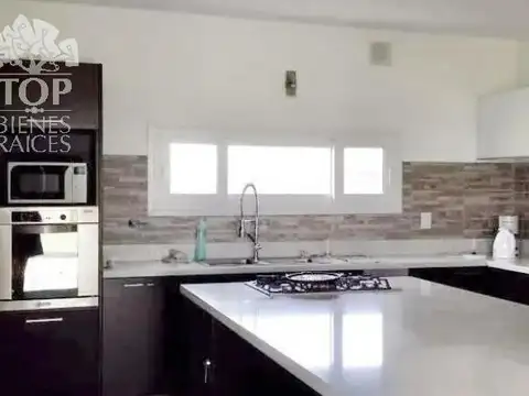 Casa en Venta en El Canton, USD 370.000