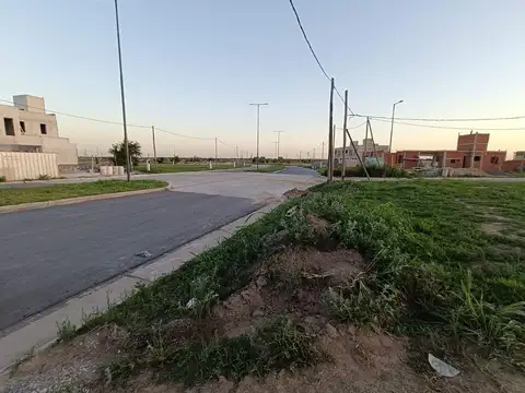 VENTA LOTE ESQUINA DE 601 M2 EN DOCTA PARQUE