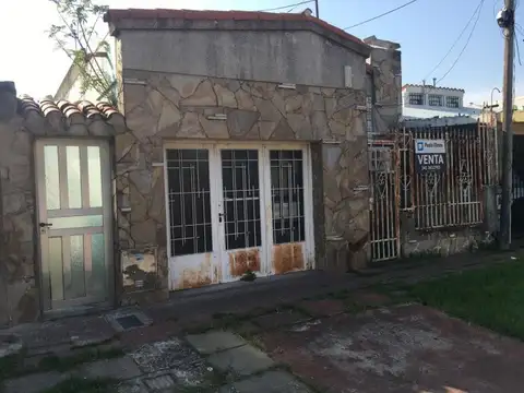 La Florida. Dos dormitorios con Garage y Quincho.