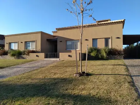 Casa en Alquiler de 3 dormitorios