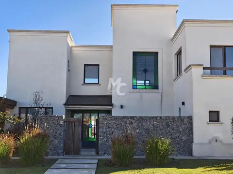 Casa en Alquiler de 3 dormitorios