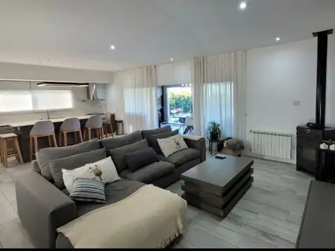 Casa 5 ambientes con 5 baños